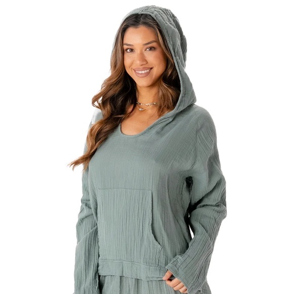 NWOT Lotus and Luna Sage Baja Pullover size Small - Picture 2 of 5